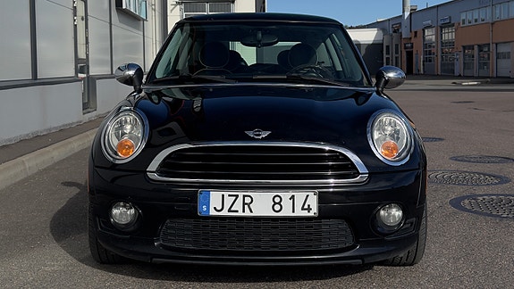 MINI Cooper 4 of 5