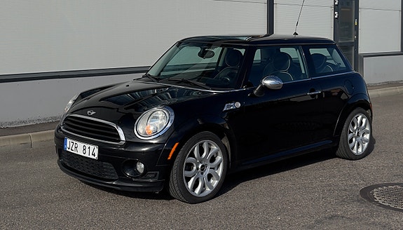 MINI Cooper 2 of 5