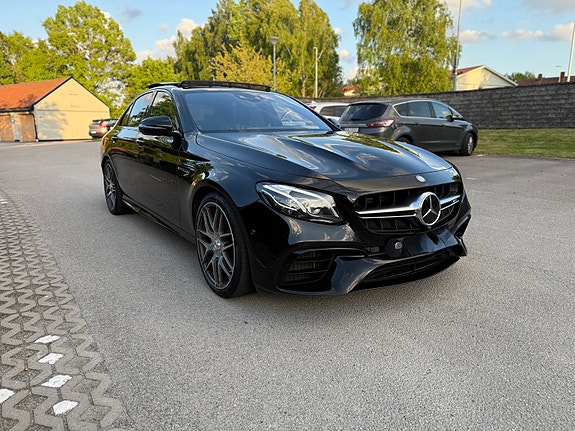 Mercedes-Benz E63 4 of 5
