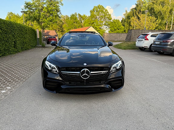 Mercedes-Benz E63 3 of 5