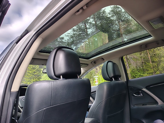 Toyota Avensis 4 of 5