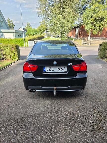 BMW 330d 2 of 10