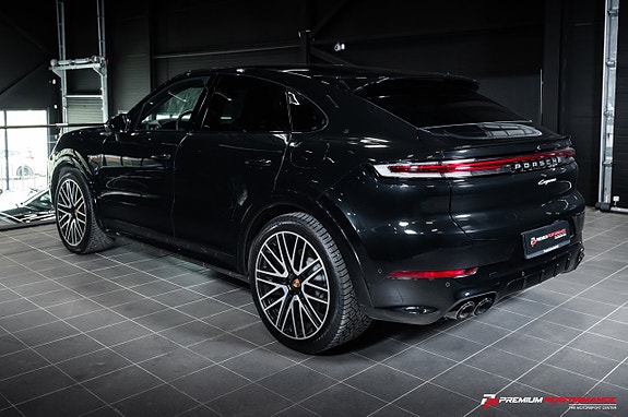 Porsche Cayenne 2 of 5