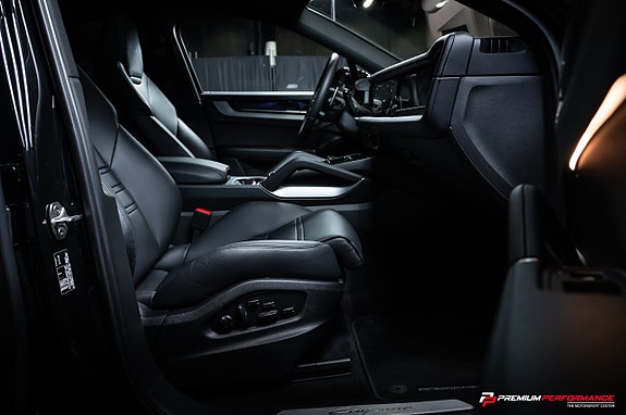 Porsche Cayenne 26 of 30