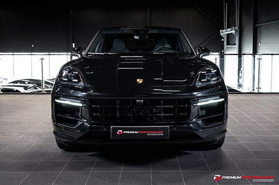 Porsche Cayenne 3 of 5