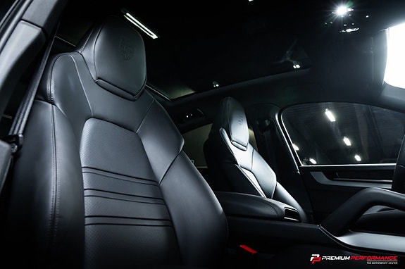 Porsche Cayenne 25 of 30