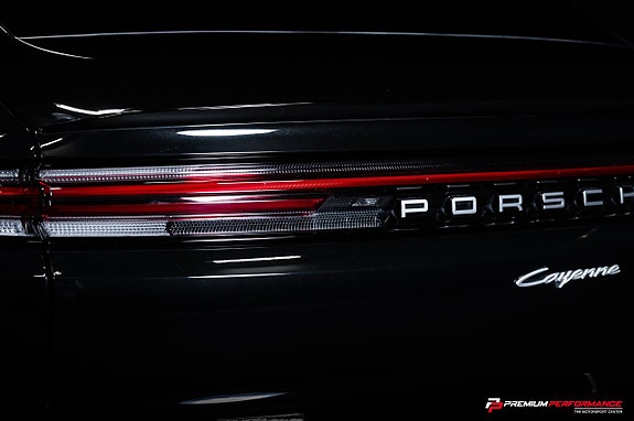 Porsche Cayenne 5 of 5