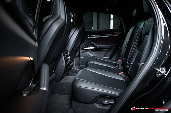 Porsche Cayenne 28 of 30