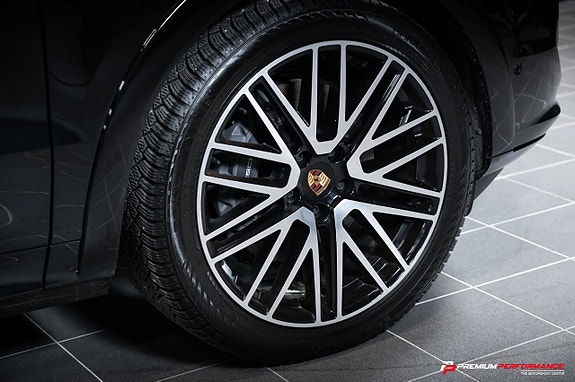 Porsche Cayenne 9 of 30