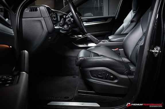 Porsche Cayenne 12 of 30