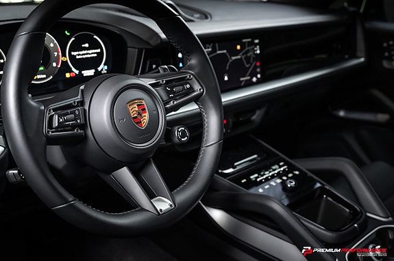 Porsche Cayenne 15 of 30