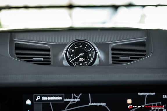 Porsche Cayenne 16 of 30