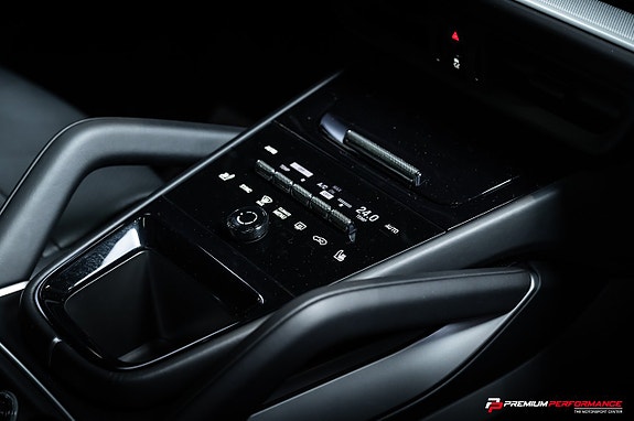 Porsche Cayenne 24 of 30