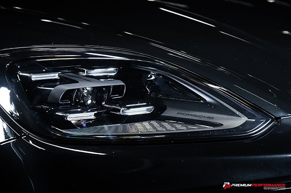 Porsche Cayenne 8 of 30