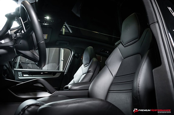 Porsche Cayenne 13 of 30