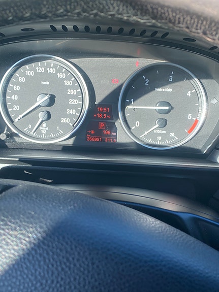 BMW 520d 3 of 5