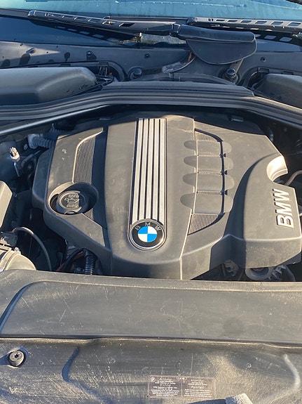 BMW 520d 2 of 5