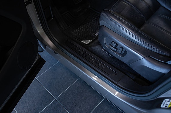 Land Rover Range Rover Evoque 13 of 30