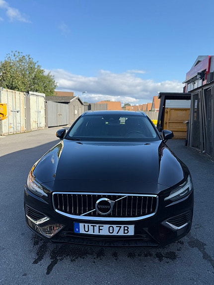 Volvo V60 2 of 5