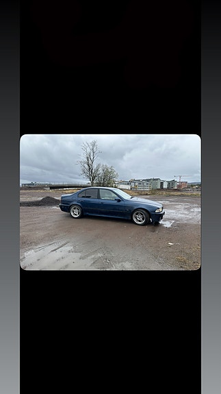 BMW 523i 2 of 5