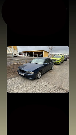BMW 523i 4 of 5