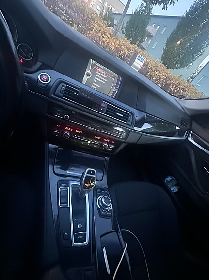 BMW 520d 3 of 5