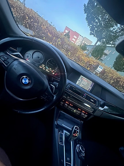 BMW 520d 4 of 5