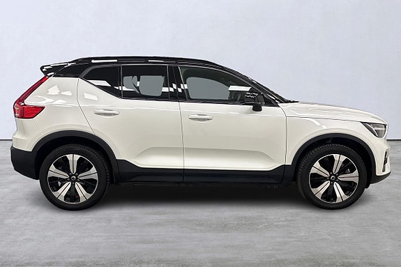 Volvo XC40 3 of 5