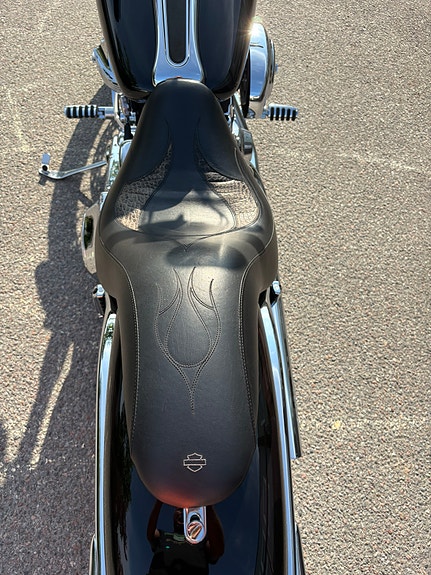Harley-Davidson Deuce 4 of 6