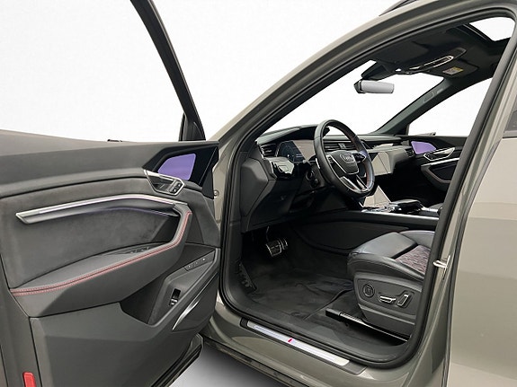 Audi Q8 10 of 30