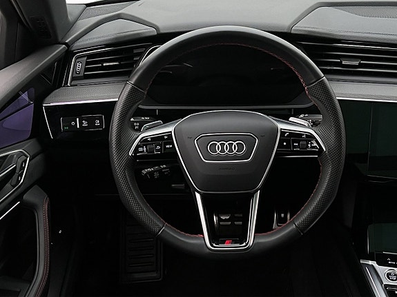 Audi Q8 15 of 30