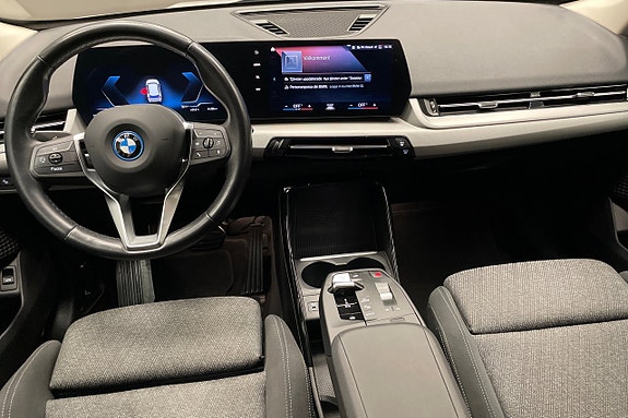 BMW iX1 10 of 12