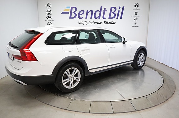 Volvo V90 Cross Country 12 of 26