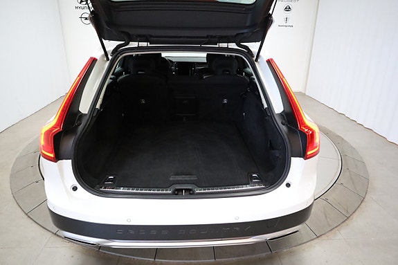 Volvo V90 Cross Country 9 of 26