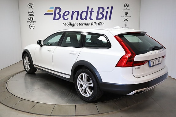 Volvo V90 Cross Country 7 of 26
