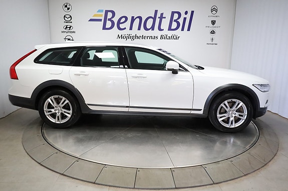 Volvo V90 Cross Country 13 of 26