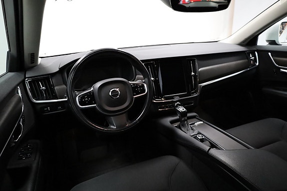 Volvo V90 Cross Country 3 of 5