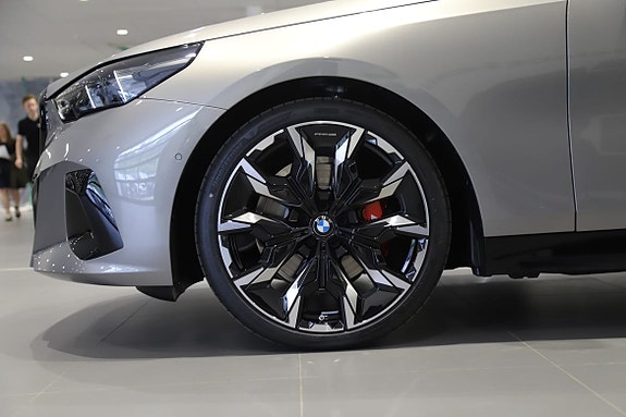 BMW 520d 4 of 5