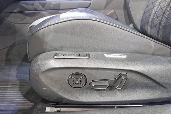 Volkswagen Passat 10 of 19