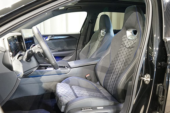Volkswagen Passat 9 of 19