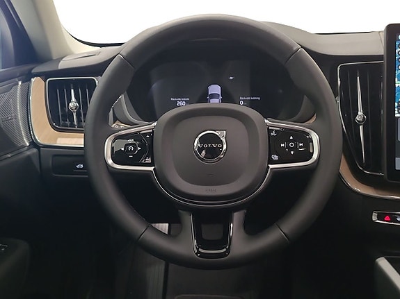 Volvo XC60 10 of 20