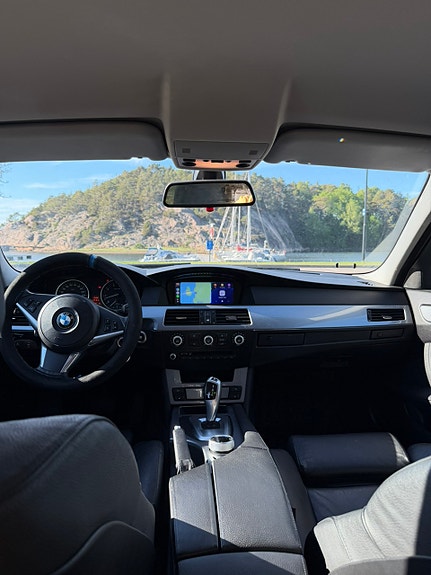 BMW 523i 5 of 5