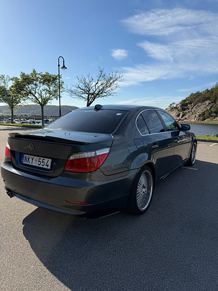 BMW 523i 3 of 5