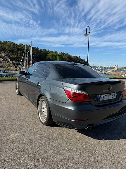 BMW 523i 4 of 5