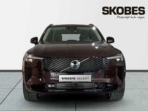 Volvo XC90 2 of 20