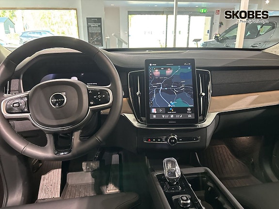 Volvo XC90 13 of 20