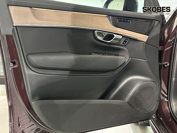 Volvo XC90 16 of 20