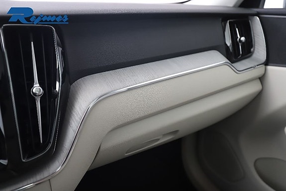 Volvo XC60 13 of 22