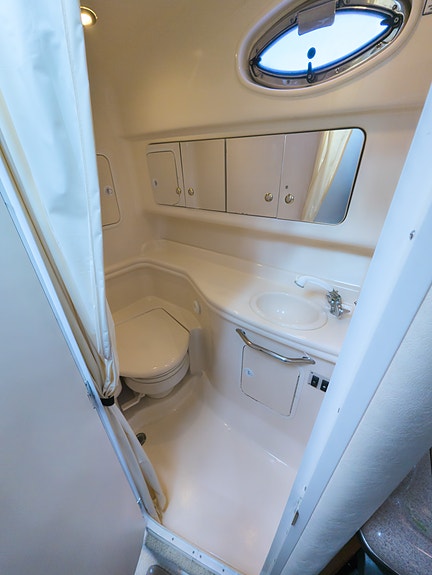 Sea Ray 355 Sundancer 8 of 9