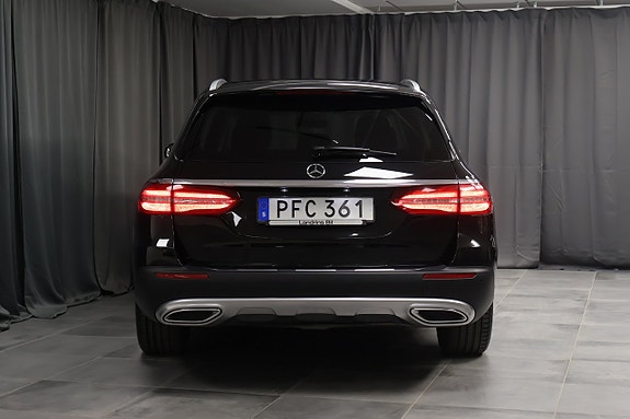 Mercedes-Benz E220 d 4 of 5